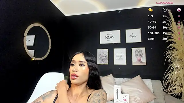 Snapshot of Kim_ev chatting on 12/13/24, 01:33 Kim ev online show from 12/13/24, 01:33