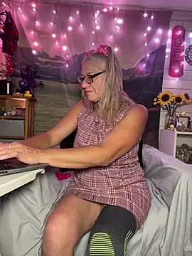 TrenaAnne online show from 06/26/26, 02:21