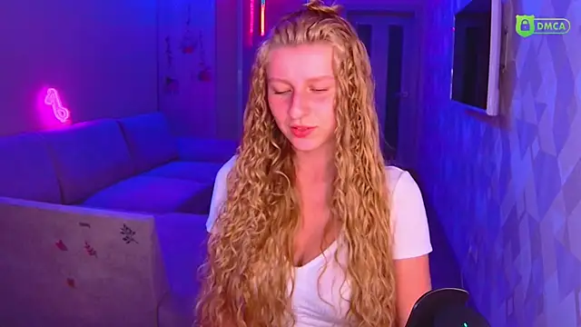 Snapshot of AmaliaQueen chatting on 09/28/25, 03:28 AmaliaQueen online show from 09/28/25, 03:28