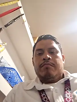 Snapshot of BandidodeAmores_84 chatting on 10/16/25, 02:45 BandidodeAmores 84 online show from 10/16/25, 02:45