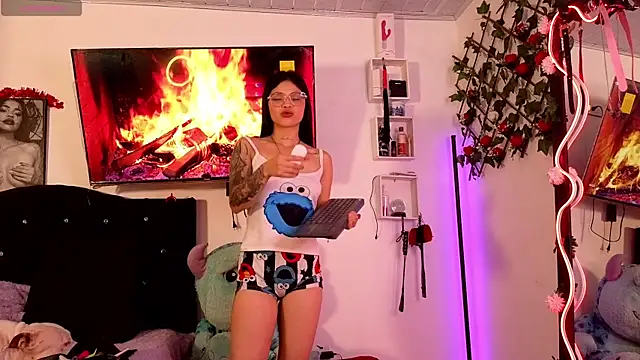 Snapshot of Alaia_Asuka chatting on 09/26/25, 12:36 Alaia Asuka online show from 09/26/25, 12:36
