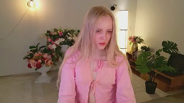 Beatrica Klein online show from 04/19/26, 02:05
