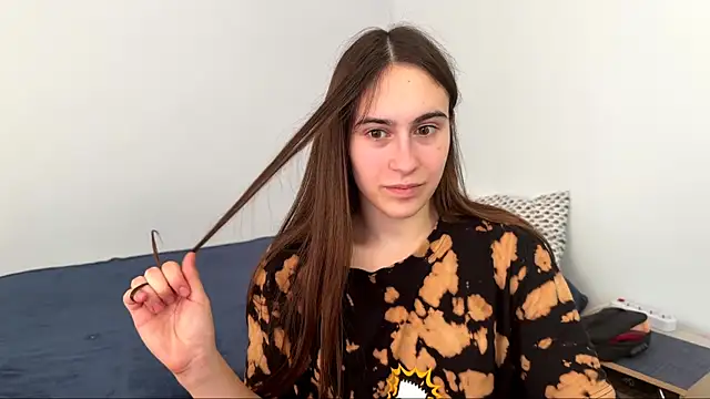 AliceKolltt online show from 04/18/26, 08:40