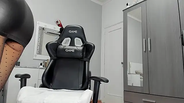 anisialuna  online show from 02/25/25, 06:58