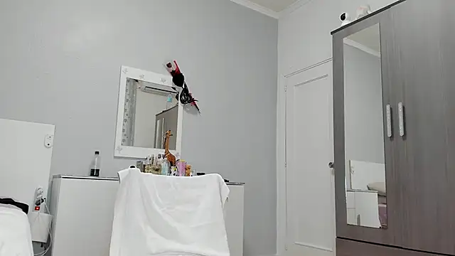 anisialuna  online show from 03/13/25, 09:54