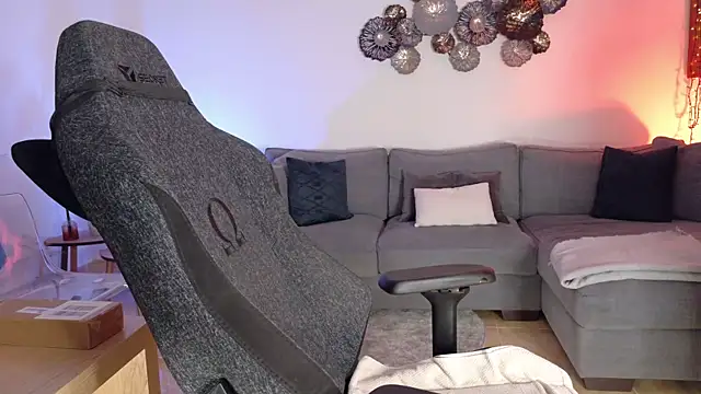 Snapshot of angela_88 chatting on 02/25/25, 07:36 angela 88 online show from 02/25/25, 07:36