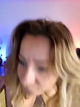 Snapshot of angela_88 chatting on 02/25/25, 10:39 angela 88 online show from 02/25/25, 10:39