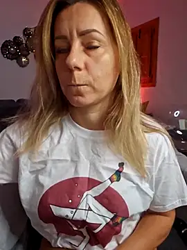 Snapshot of angela_88 chatting on 11/23/25, 09:20 angela 88 online show from 11/23/25, 09:20