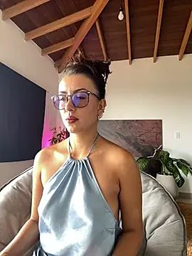 EmaSaenz online show from 02/01/25, 08:05