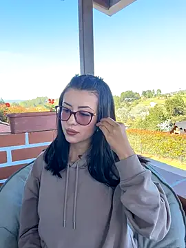 EmaSaenz online show from 09/10/25, 08:53