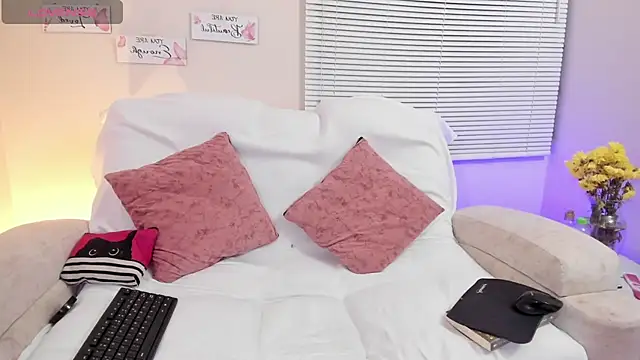 saracrowe online show from 01/13/25, 06:16