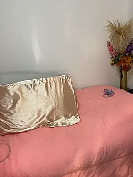 Snapshot of manuela_star chatting on 02/21/26, 01:39 manuela star online show from 02/21/26, 01:39