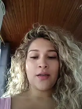 Sara smiiith211 online show from 01/24/25, 10:51