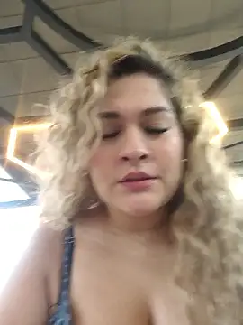 Sara smiiith211 online show from 01/16/26, 11:42