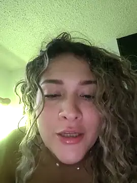 Sara smiiith211 online show from 04/21/26, 01:42