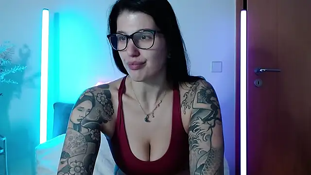 KiraKane1 online show from 12/20/24, 12:05