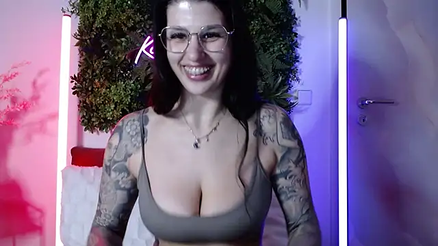 KiraKane1 online show from 02/02/25, 12:13