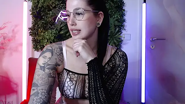 KiraKane1 online show from 02/05/25, 11:12