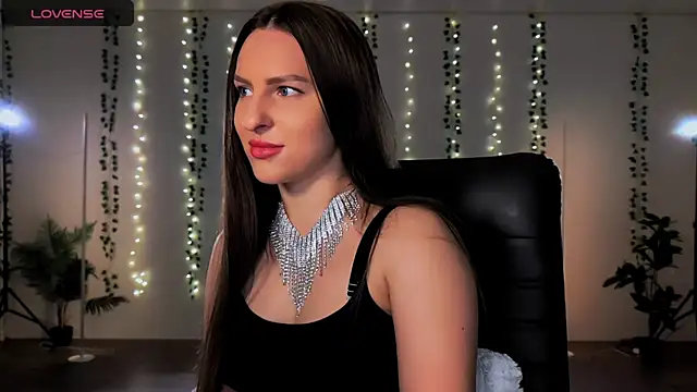 Alicia x art online show from 09/25/25, 07:34