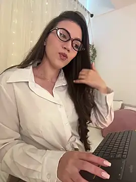 Snapshot of Amelia_Rouse chatting on 06/20/26, 05:05 Amelia Rouse online show from 06/20/26, 05:05