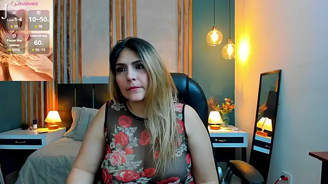 Snapshot of Melanie_silver_ chatting on 06/03/26, 09:09 Melanie silver online show from 06/03/26, 09:09