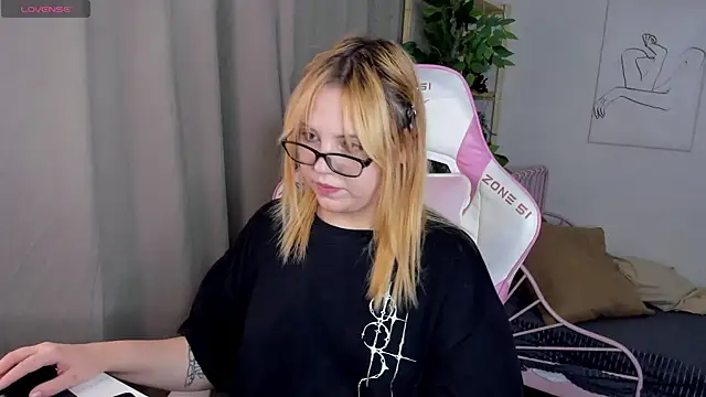 Stacy Luv online show from 10/20/25, 01:17