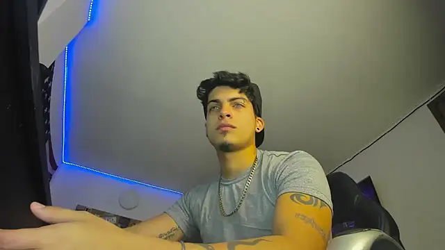 Snapshot of charlie_hotxxx chatting on 12/03/24, 02:14 charlie hotxxx online show from 12/03/24, 02:14