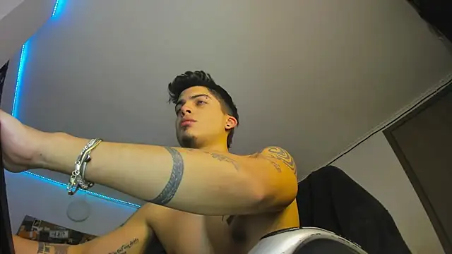 Snapshot of charlie_hotxxx chatting on 02/08/25, 04:57 charlie hotxxx online show from 02/08/25, 04:57