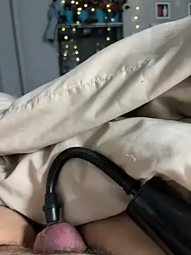 Snapshot of sylviahhh chatting on 03/23/26, 02:04 sylviahhh online show from 03/23/26, 02:04