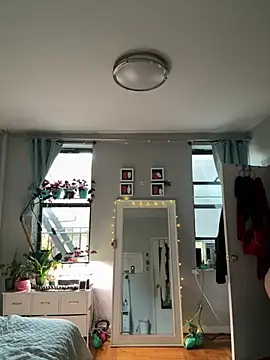 sylviahhh online show from 04/22/26, 11:06