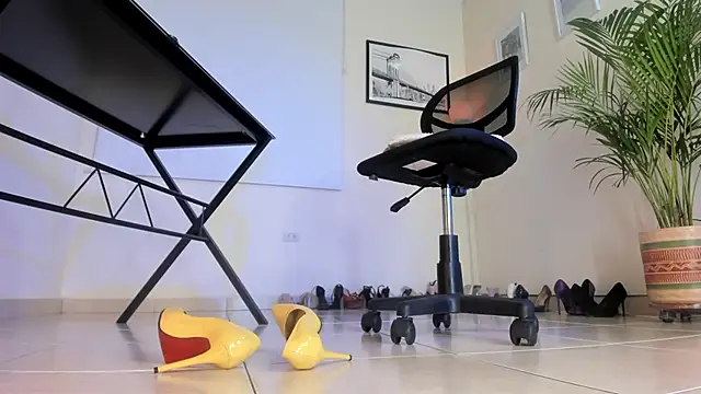 Kimmroggerr online show from 12/20/24, 11:05