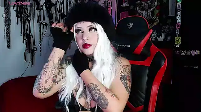 Snapshot of jannaink_ chatting on 01/11/25, 12:44 jannaink online show from 01/11/25, 12:44