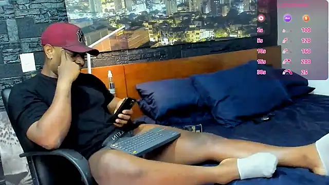 Snapshot of thomas_santtos1 chatting on 02/12/25, 11:30 thomas santtos1 online show from 02/12/25, 11:30