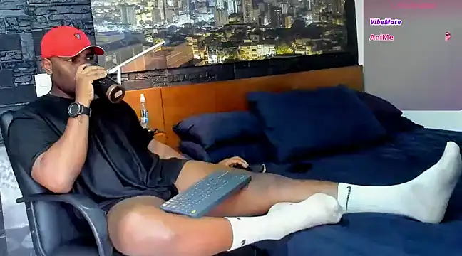 Snapshot of thomas_santtos1 chatting on 03/21/25, 01:01 thomas santtos1 online show from 03/21/25, 01:01