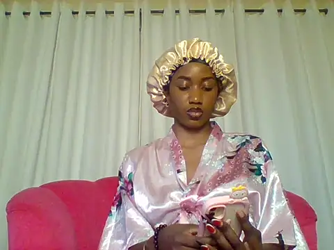 Queeen model online show from 10/06/25, 09:34