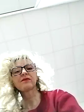 Snapshot of Tinuus chatting on 03/04/25, 06:29 Tinuus online show from 03/04/25, 06:29