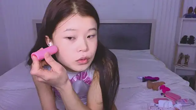 Tina Kim  online show from 01/22/25, 04:34