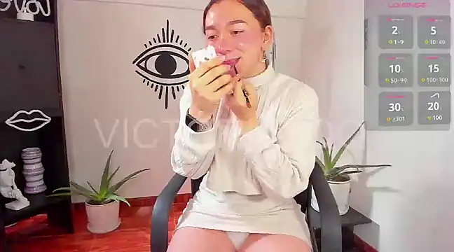 victoria qq online show from 12/04/24, 02:15