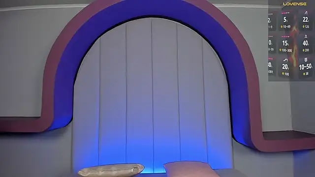 lexiethompson  online show from 09/13/25, 12:05