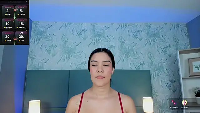 lexiethompson  online show from 10/22/25, 12:05