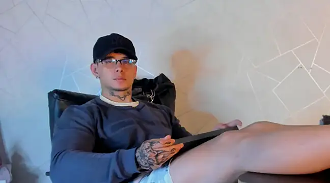 NoahhBrown online show from 12/21/24, 03:36