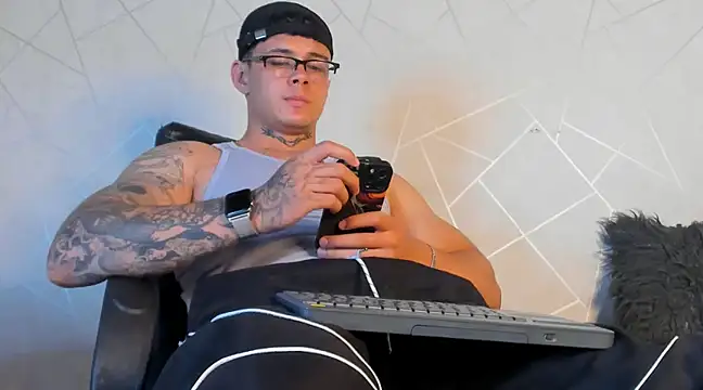 NoahhBrown online show from 01/08/25, 01:42