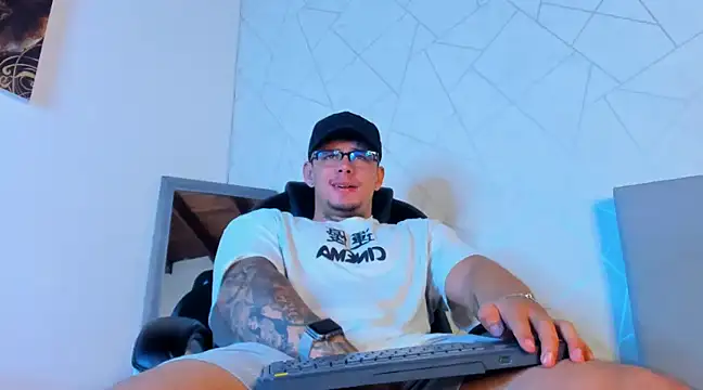 NoahhBrown online show from 02/18/25, 03:21