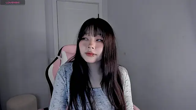 Snapshot of hee_young11 chatting on 10/20/25, 05:35 hee young11 online show from 10/20/25, 05:35