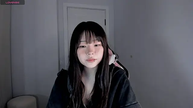 Snapshot of hee_young11 chatting on 10/24/25, 11:06 hee young11 online show from 10/24/25, 11:06