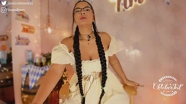 Nicolemorelli2 online show from 10/03/25, 12:46