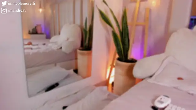 Nicolemorelli2 online show from 11/18/25, 12:20