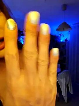 Luna Kitanna online show from 04/18/26, 07:58