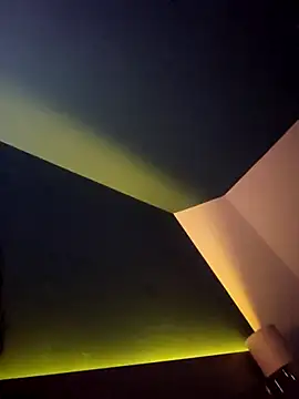 Luna Kitanna online show from 04/22/26, 11:50