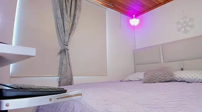 Snapshot of tierra_n chatting on 12/24/24, 06:28 tierra n online show from 12/24/24, 06:28